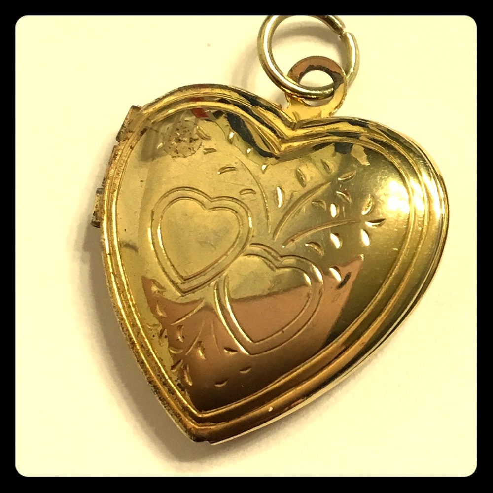 Vintage gold tone heart pendant locket for photos